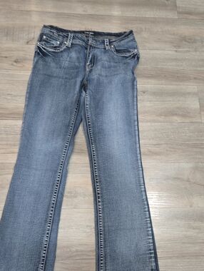 Women’s Boot-Cut Jeans in Faded Blue Denim